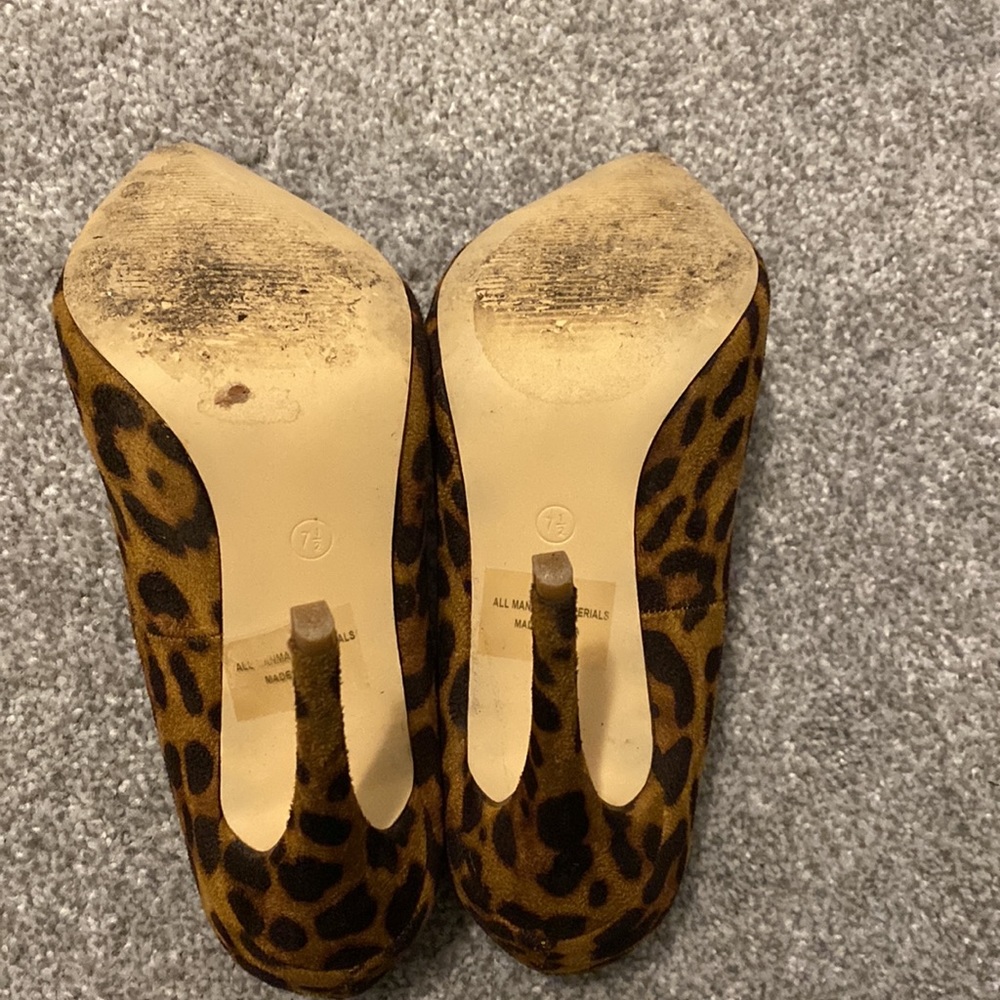 Pumps - Picture 3 of 4